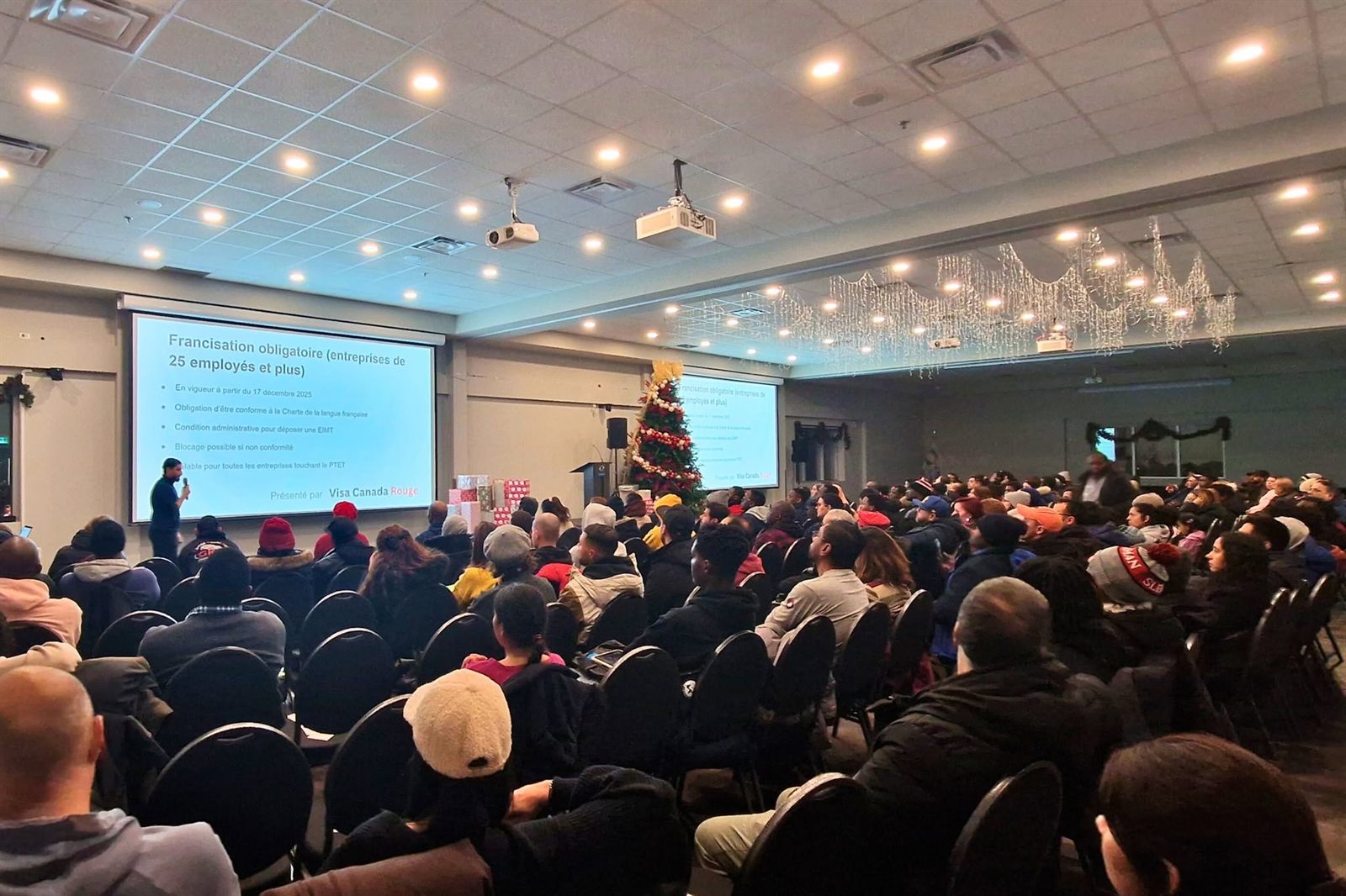 Séance d'information Visa Canada Rouge devant une salle comble à Montréal
